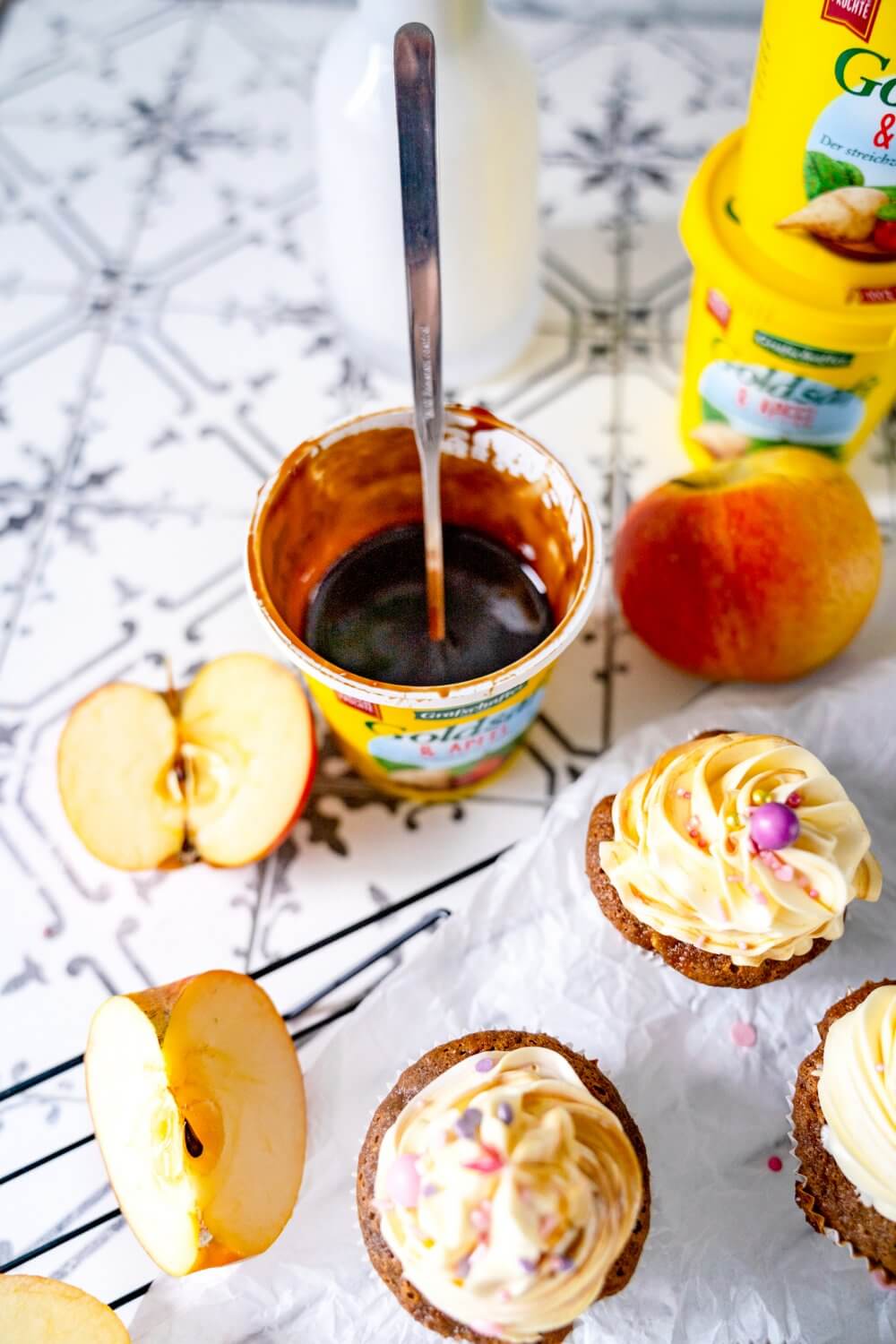 Natürlich dürfen auch frische Äpfel in den Apfelcupcakes nicht fehlen.