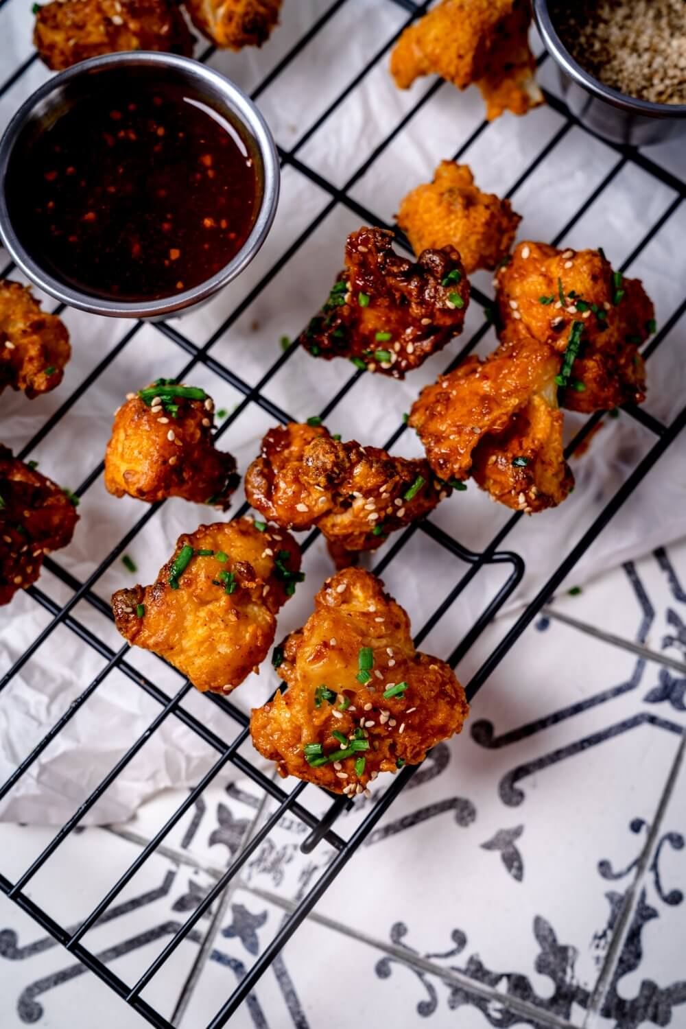 Diese veganen Blumenkohl-Wings aus dem Airfryer müsst ihr unbedingt probieren.