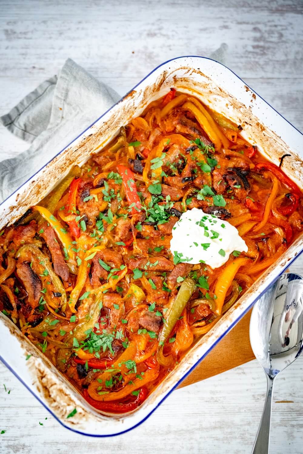 Alle Zutaten vermegnen und ab in den Ofen, schon habt ihr ein leckeres Mittagessen gezaubert.