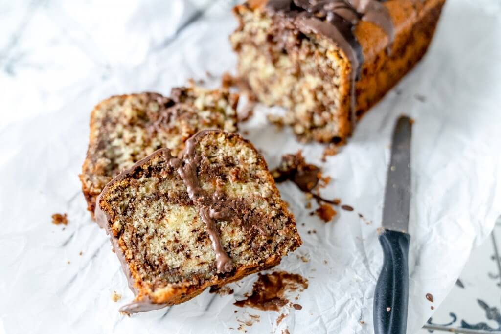 Der Schokostreuselkuchen ist ein einfacher Rührkuchen, der seine Fluffigkeit der Creme Fraiche verdankt.