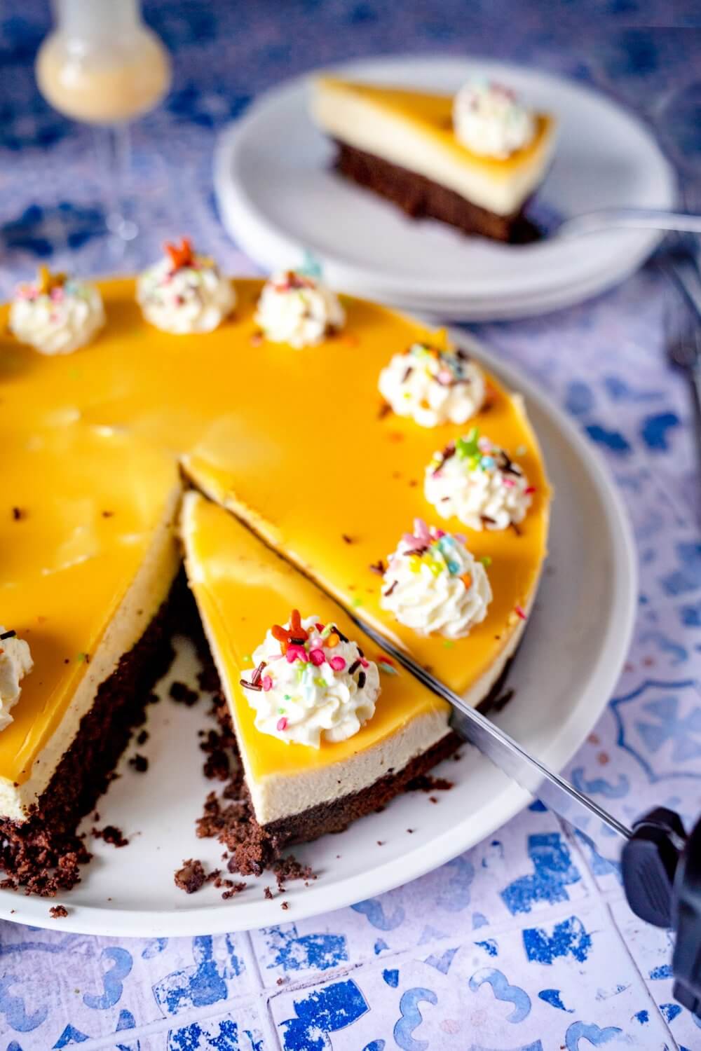 Bei dieser Eierlikörtorte empfiehlt es sich auch mit Eierlikörvarianten zu spielen.