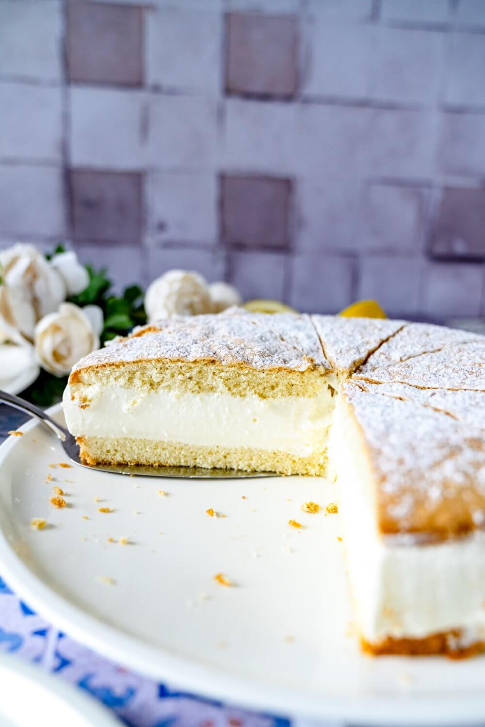Das wichtigste bei der Käse-Sahne-Torte ist, dass die Sahnecreme steht. wir verraten euch, wie das gelingt. :)
