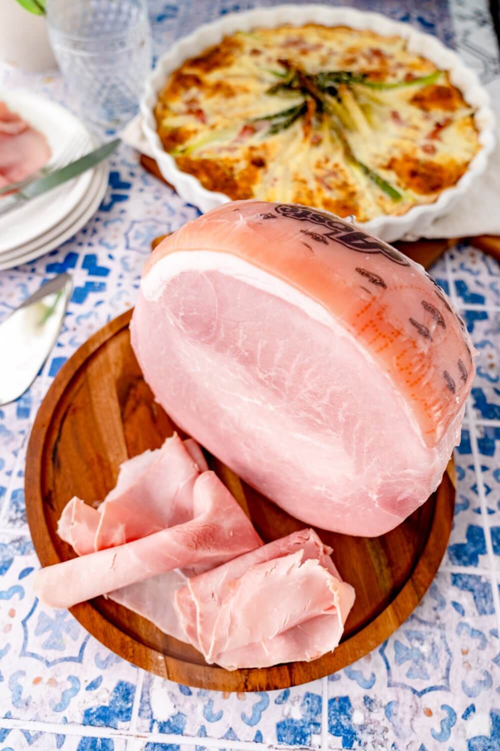 Hauchdünn geschnitten ist der Schinken ein Hochgenuss.
