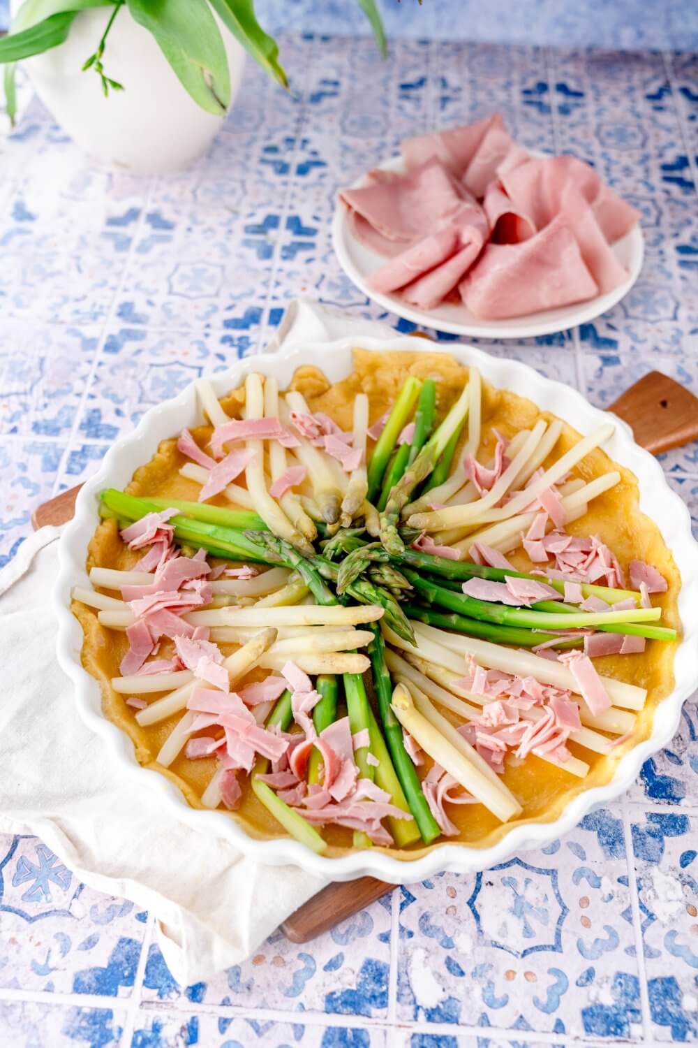 Wir nutzen grünen und weißen Spargel für die Spargel-Quiche.