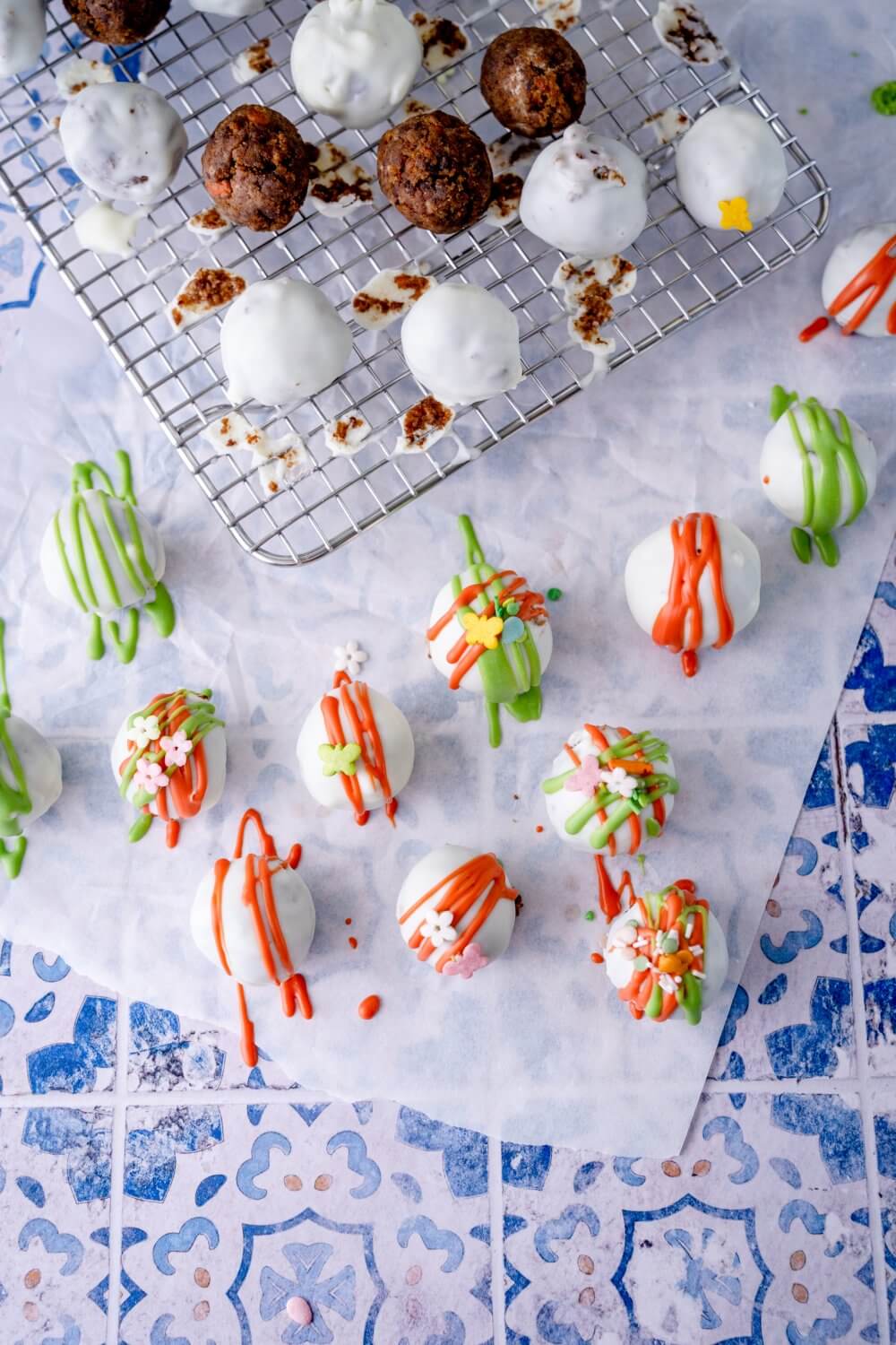 Diese Carrot Cake Pralinen sind das perfekte Geschenk zu Ostern.
