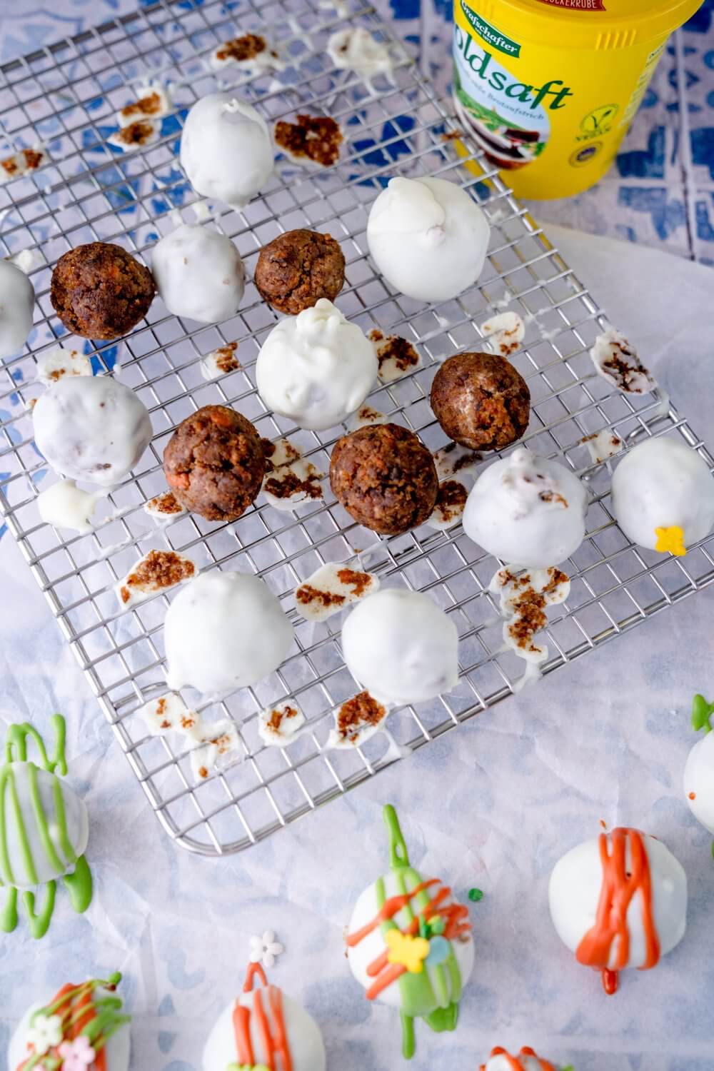 Klein und fein sind die Carrot Cake Pralinen mit einem Haps im Mund.