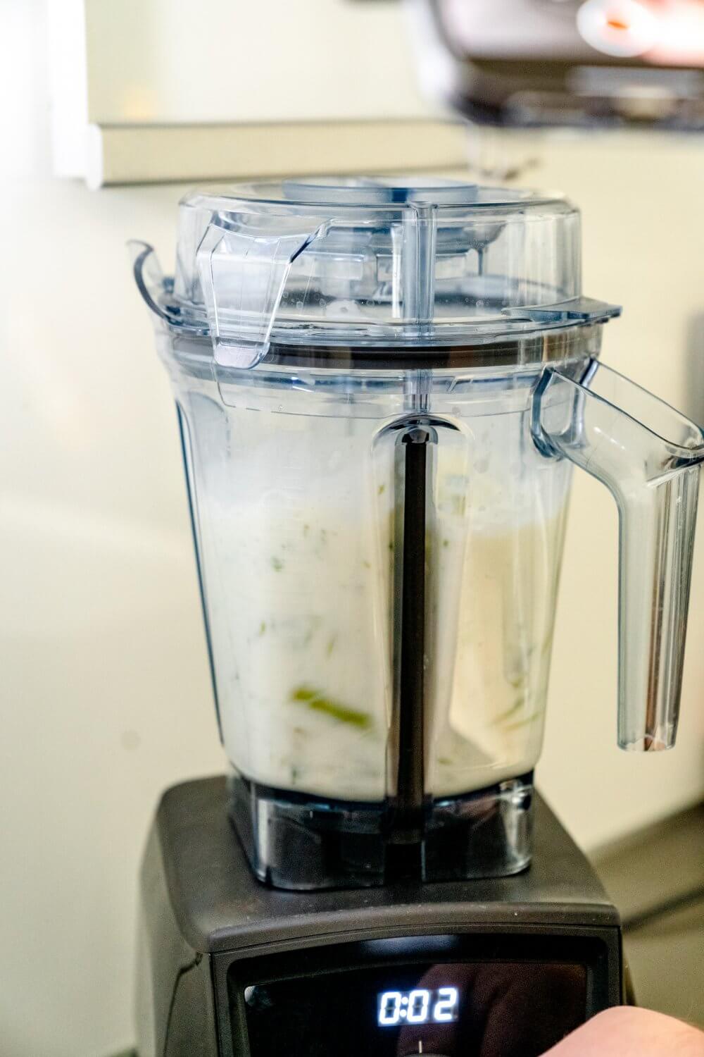 Der Vitamix ist unsere Allzweckwaffe in der Küche.