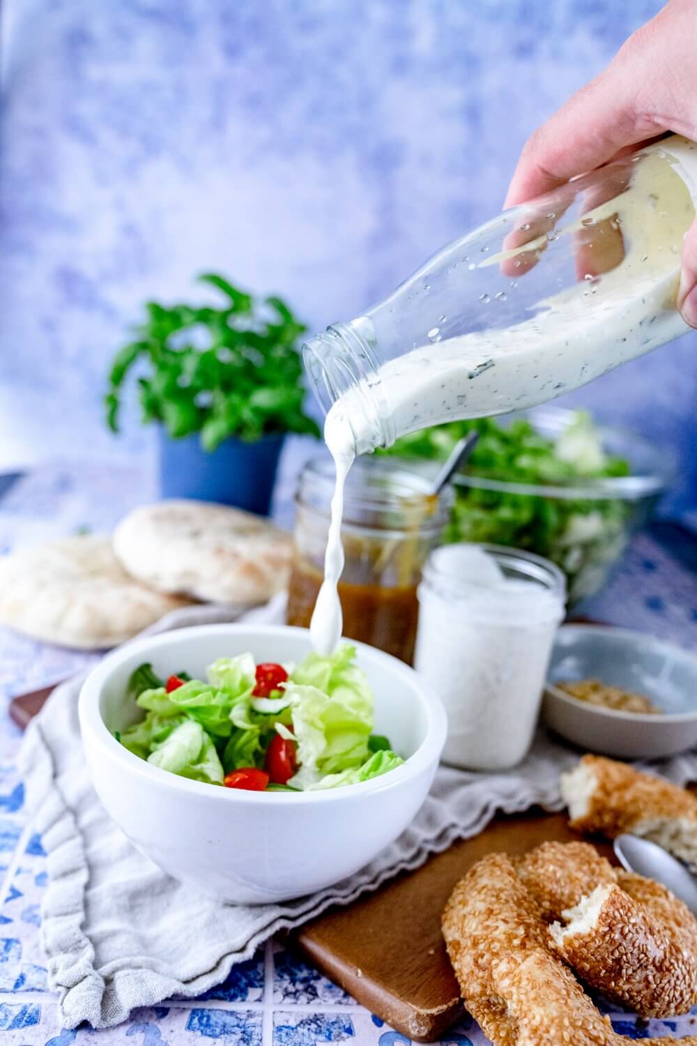 Das Ranch-Dressing ist nicht nur in den USA ein absoluter Klassiker, sondern erfreut sich auch hier immer größerer Beliebtheit.