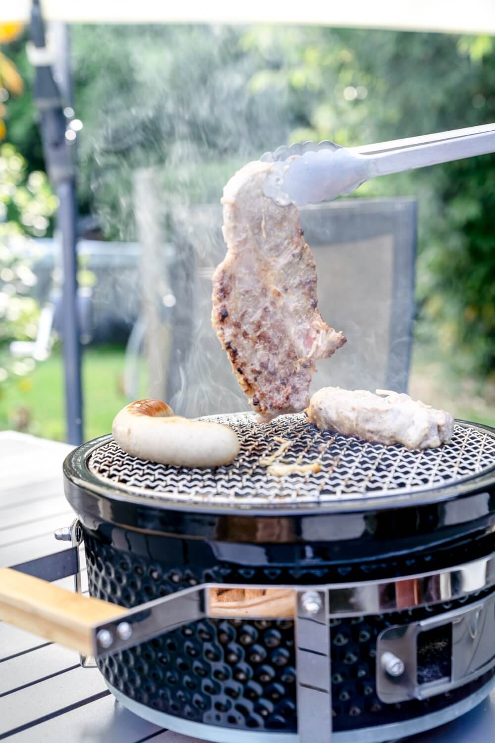 Lecker vom Grill – egal ob Holzkohle, Elektro oder Gas. Beim Grillen kommt es auf die Qualität vom Fleisch an.