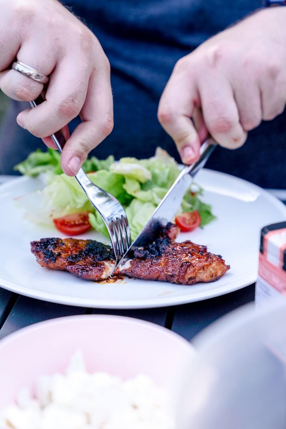 Leckeren Salat zu den Fake Ribs und schon hat man die perfekte Mahlzeit.