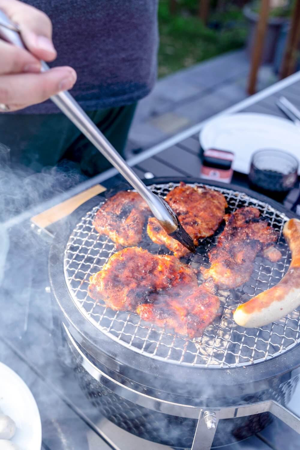 Natürlich darf trotzdem auch die altbekannte Bratwurst nicht auf dem Grill fehlen.
