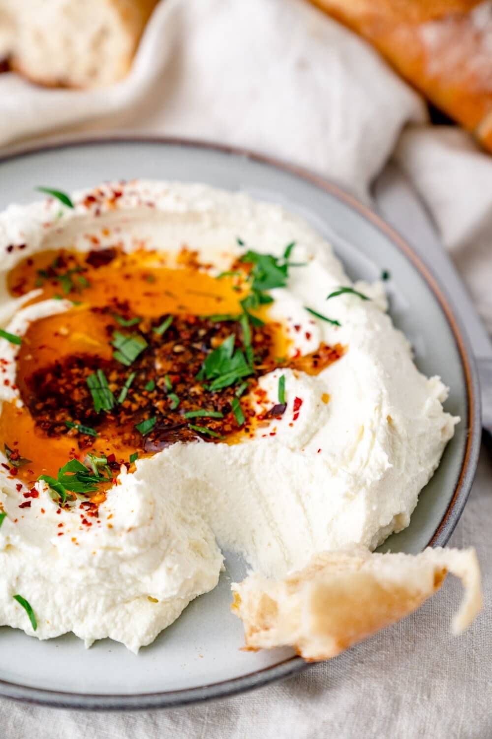 Für den Fetadip könnt ihr natürlich mit dem Chili auch sparsamer sein, wenn ihr nicht auf feurig steht.