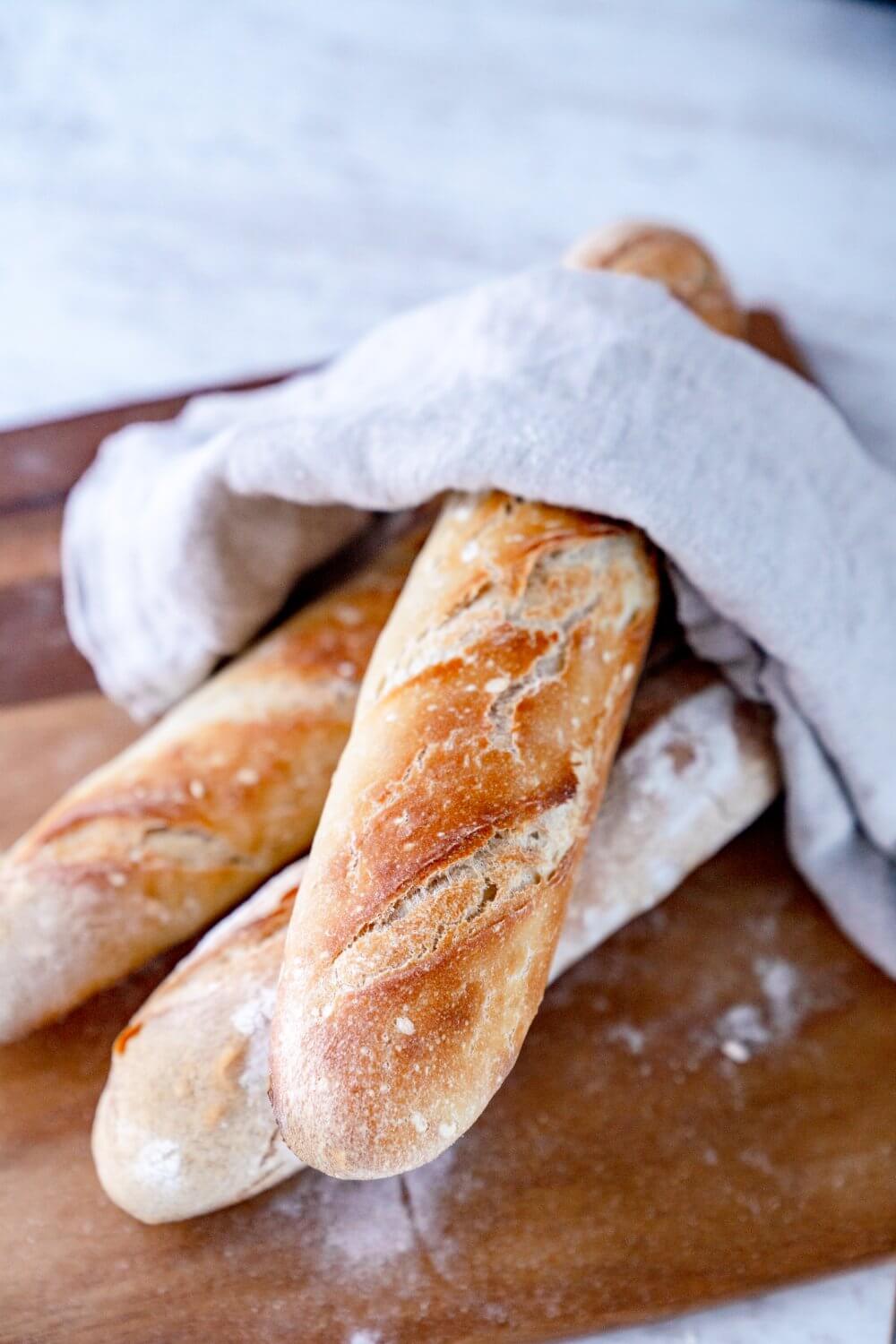 Gutes französisches Baguette gibt es nur in Frankreich? Falsch, hier ist ein topp Rezept um den Klassiker in die eigene Küche zu bringen.