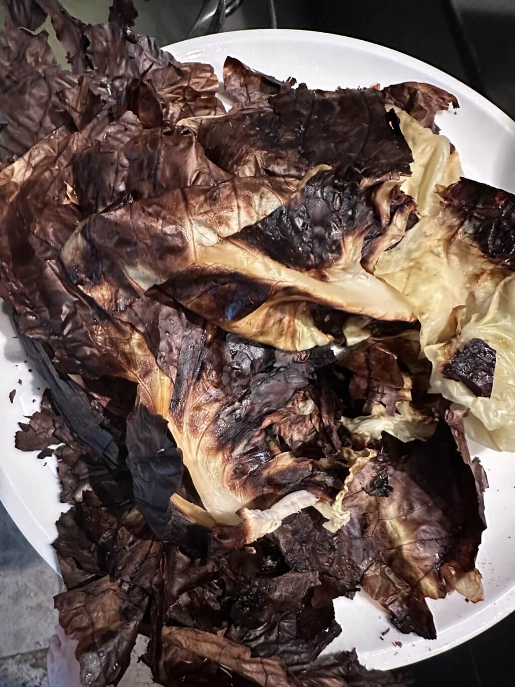 Aber wieso, sollten wir unseren Kohl vebrennen? Weil es richtig gut schmeckt.