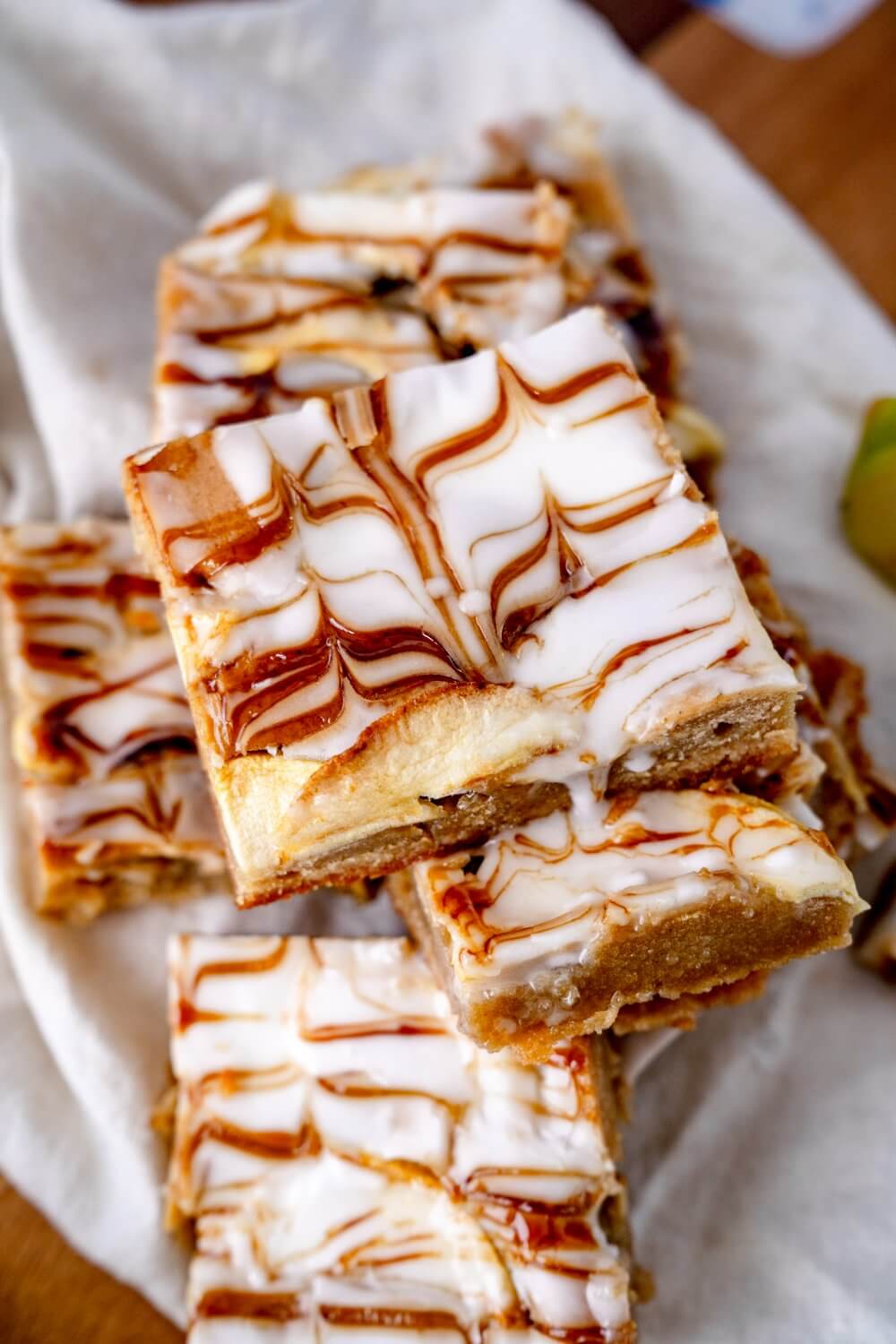 Das tolle Muster auf dem Apfelblechkuchen ist zwar ein echter Hingucker, muss aber auch nicht sein.