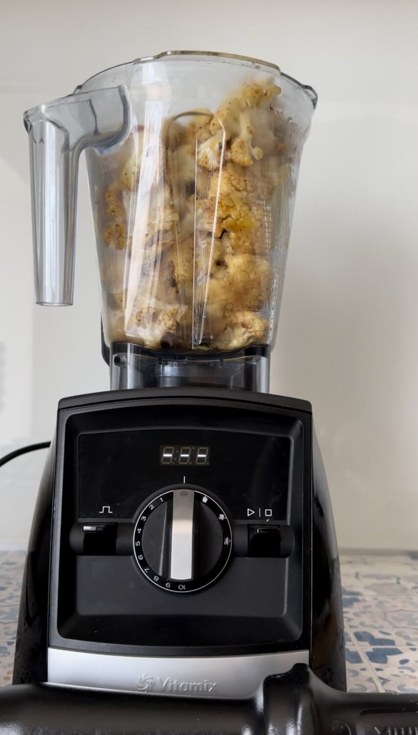 Um die extra-cremige Konsistenz für die Blumenkohlsuppe zu erreichen, benötigt ihr einen guten Mixer.