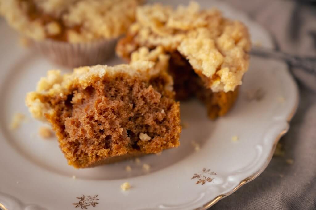 Die Streusel Muffins mit Kürbis sind bei uns durch Zufall vegan geworden.