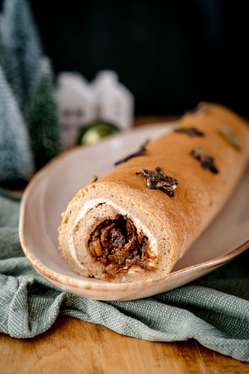 Ich habe einen bruchsicheren Biskuitteig für unsere Bratapfel Biskuitrolle gedunden.