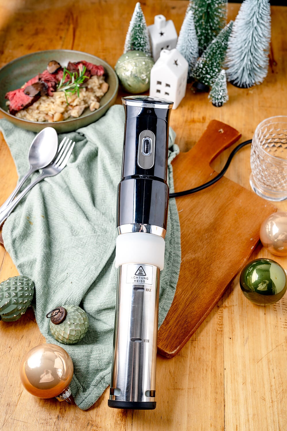 Wir haben diesen Sous-Vide-Garer für unsere Beilage zum Trüffelrisotto genutzt.