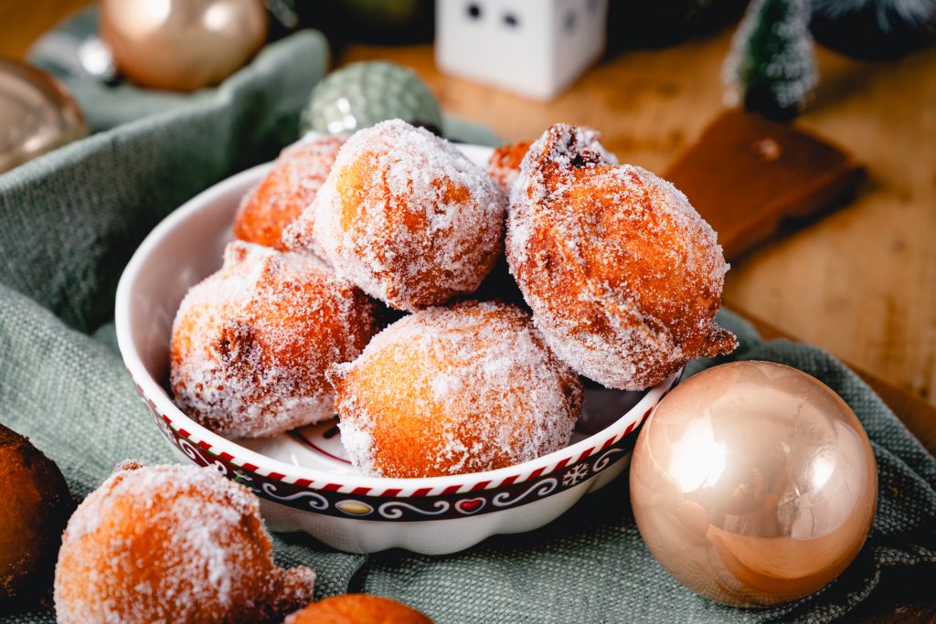 Quarkbällchen beziehungsweise Neujahrskröppels sind eine Tradition meiner Familie.
