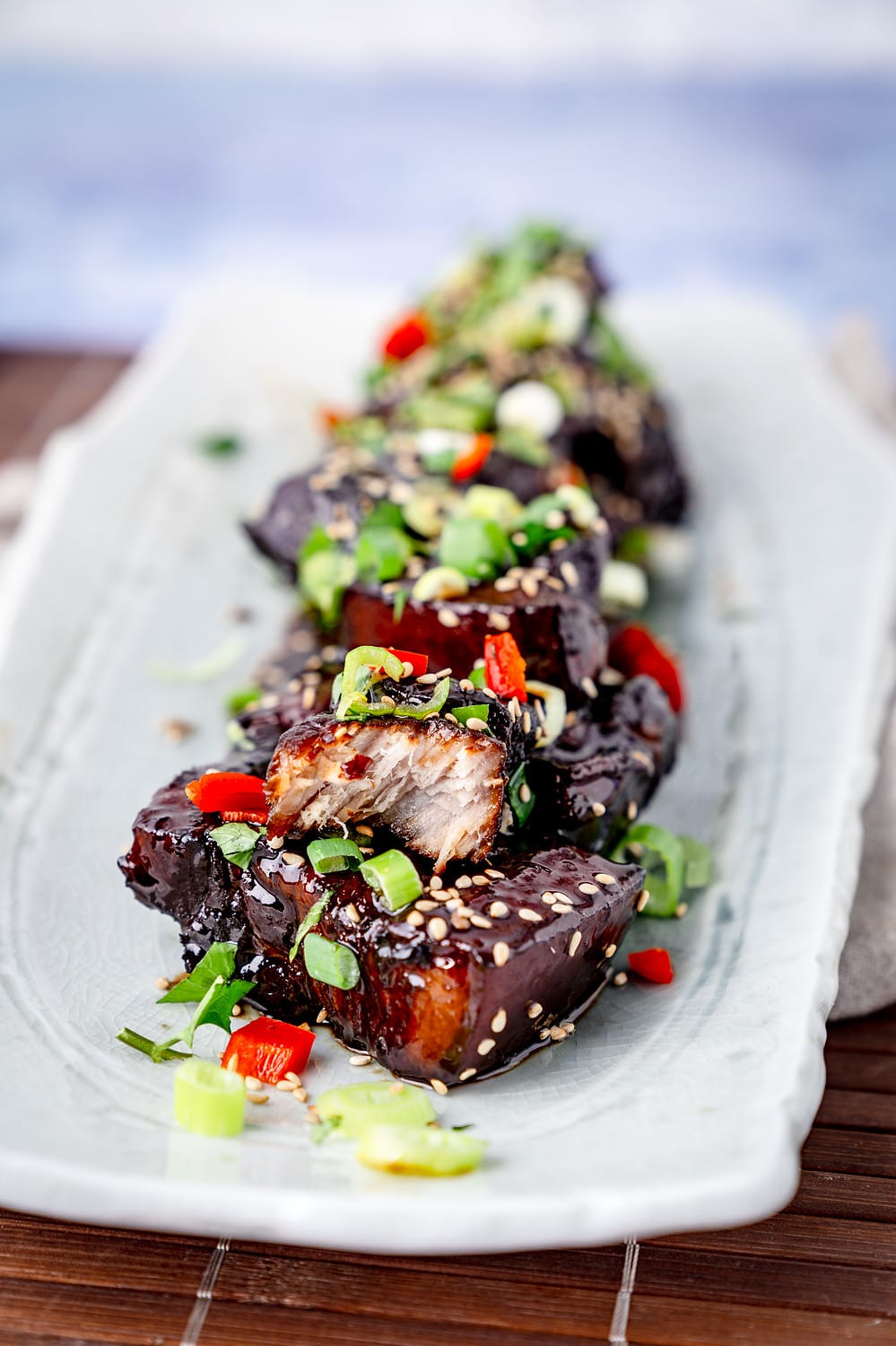 Dieser chinesischer Schweinebauch ist wirklich ein tolles Essen, um Gäste zu empfangen.