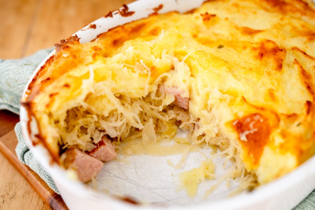 Sauerkrautauflauf ist eine tolle Alternative zu Sauerkraut mit Schupfnudeln.