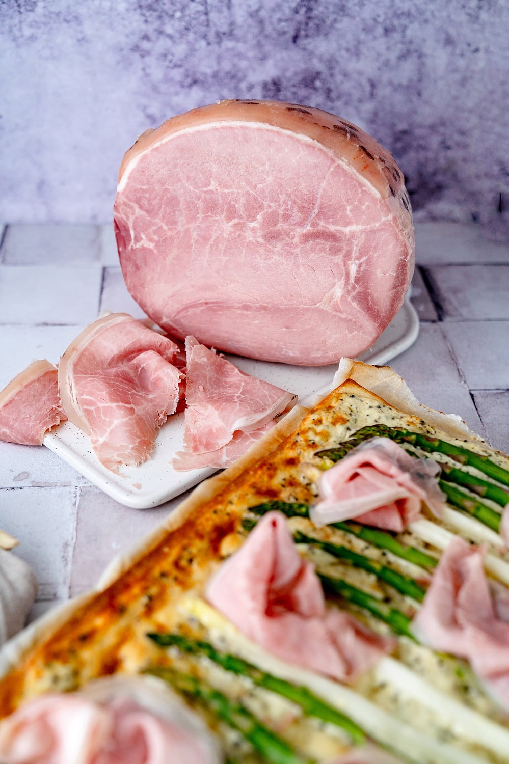 Wir nutzen Kochschinken für unseren Flammkuchen mit Spargel. 