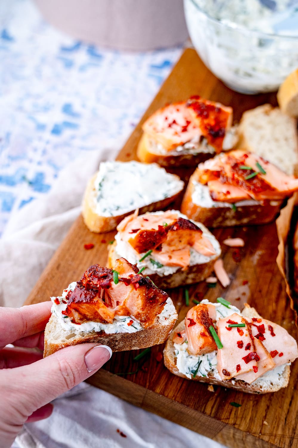 Lachs Crostini sind wirklich super lecker und können auch als Snack 1a serviert werden.