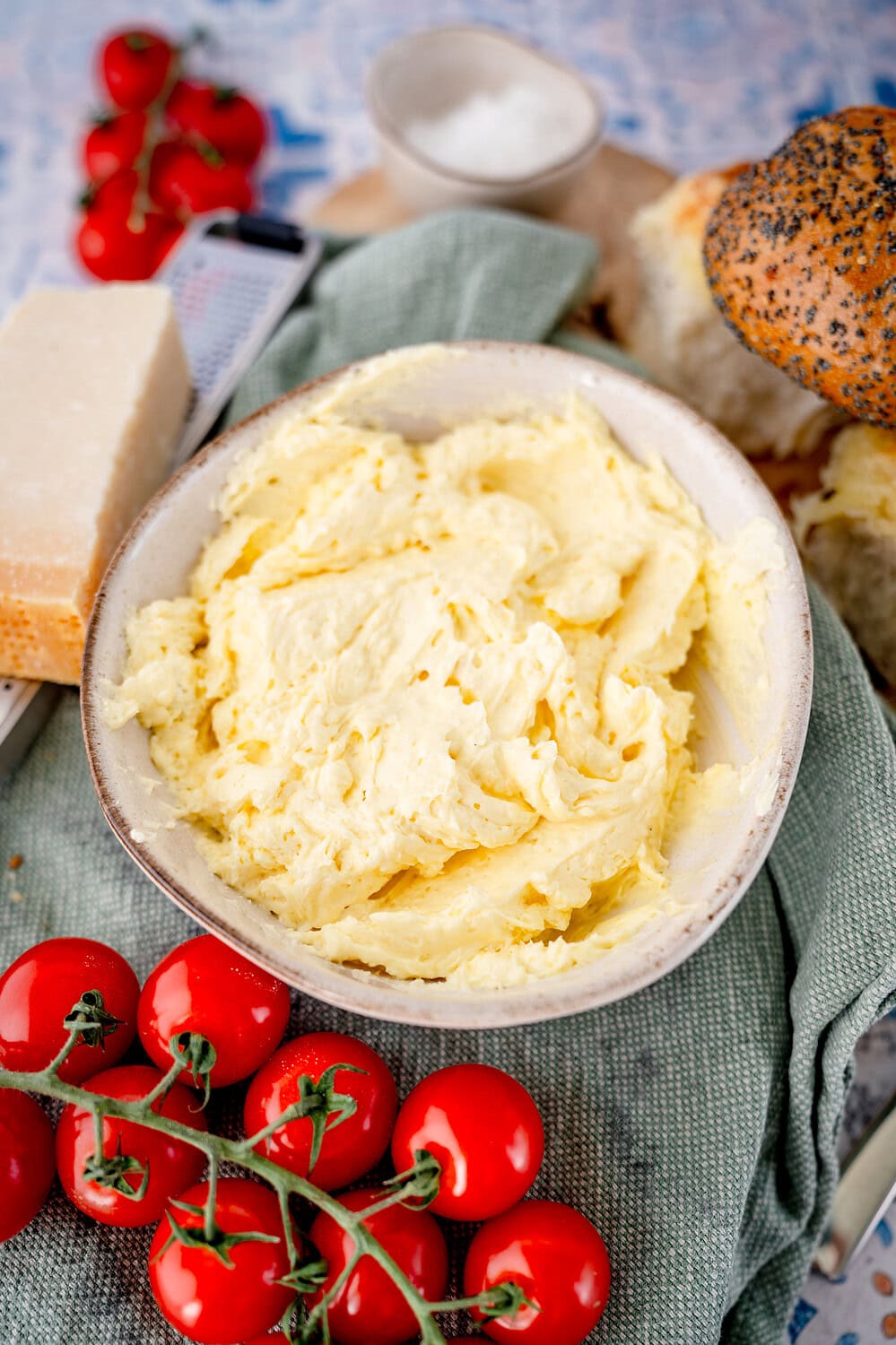 Knoblauch-Parmesan-Butter