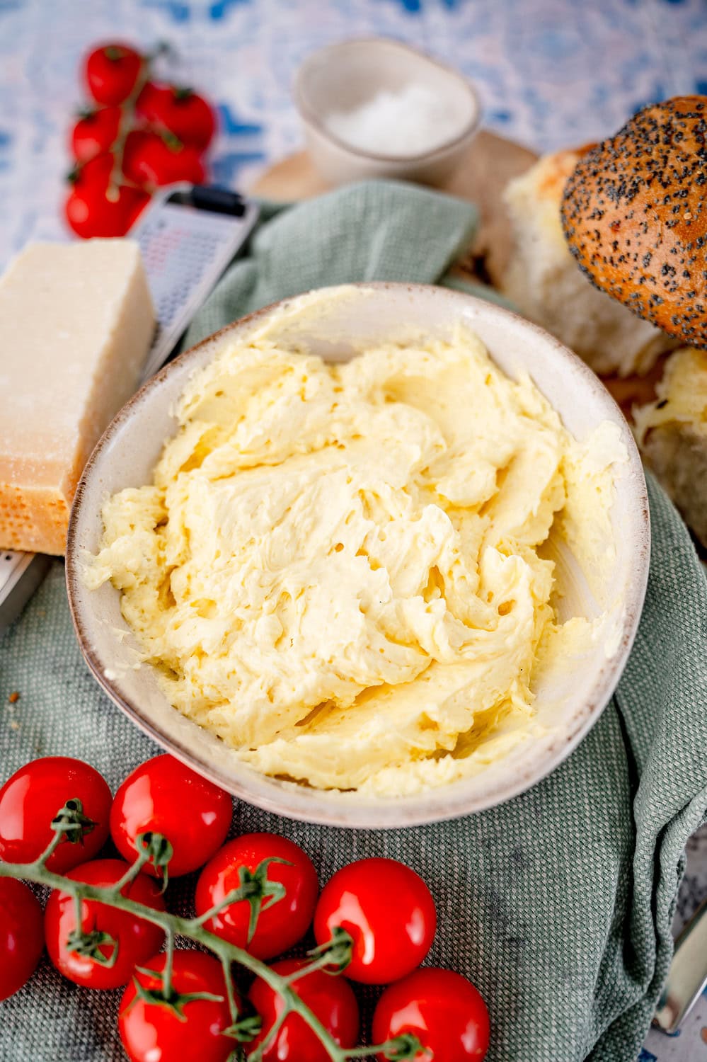 Knoblauch-Parmesan-Butter