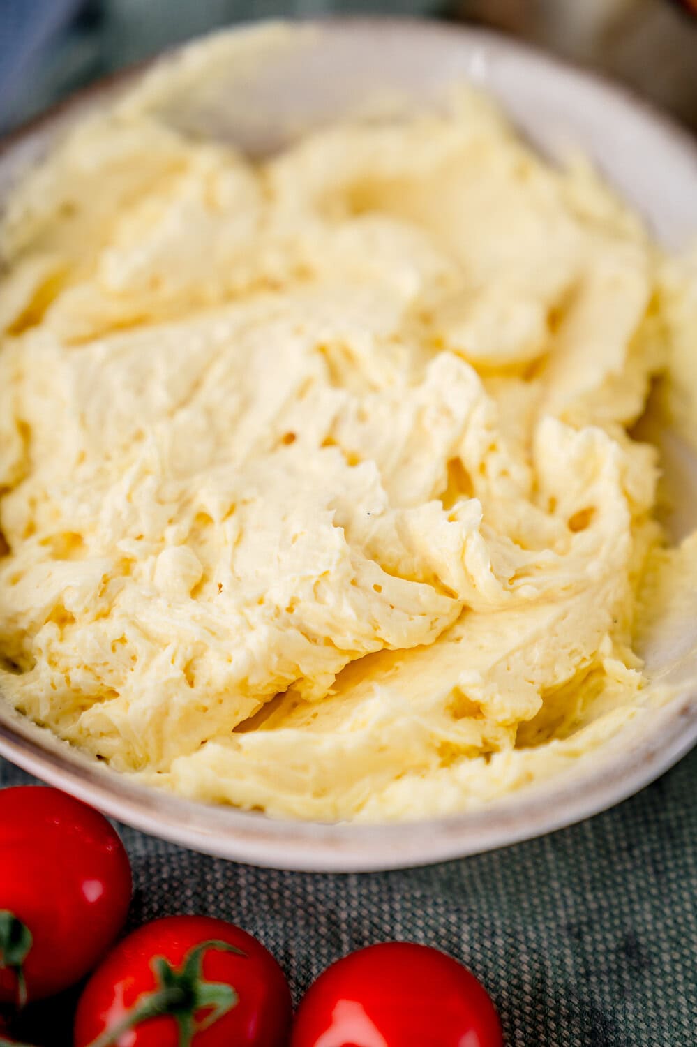 Knoblauch-Parmesan-Butter