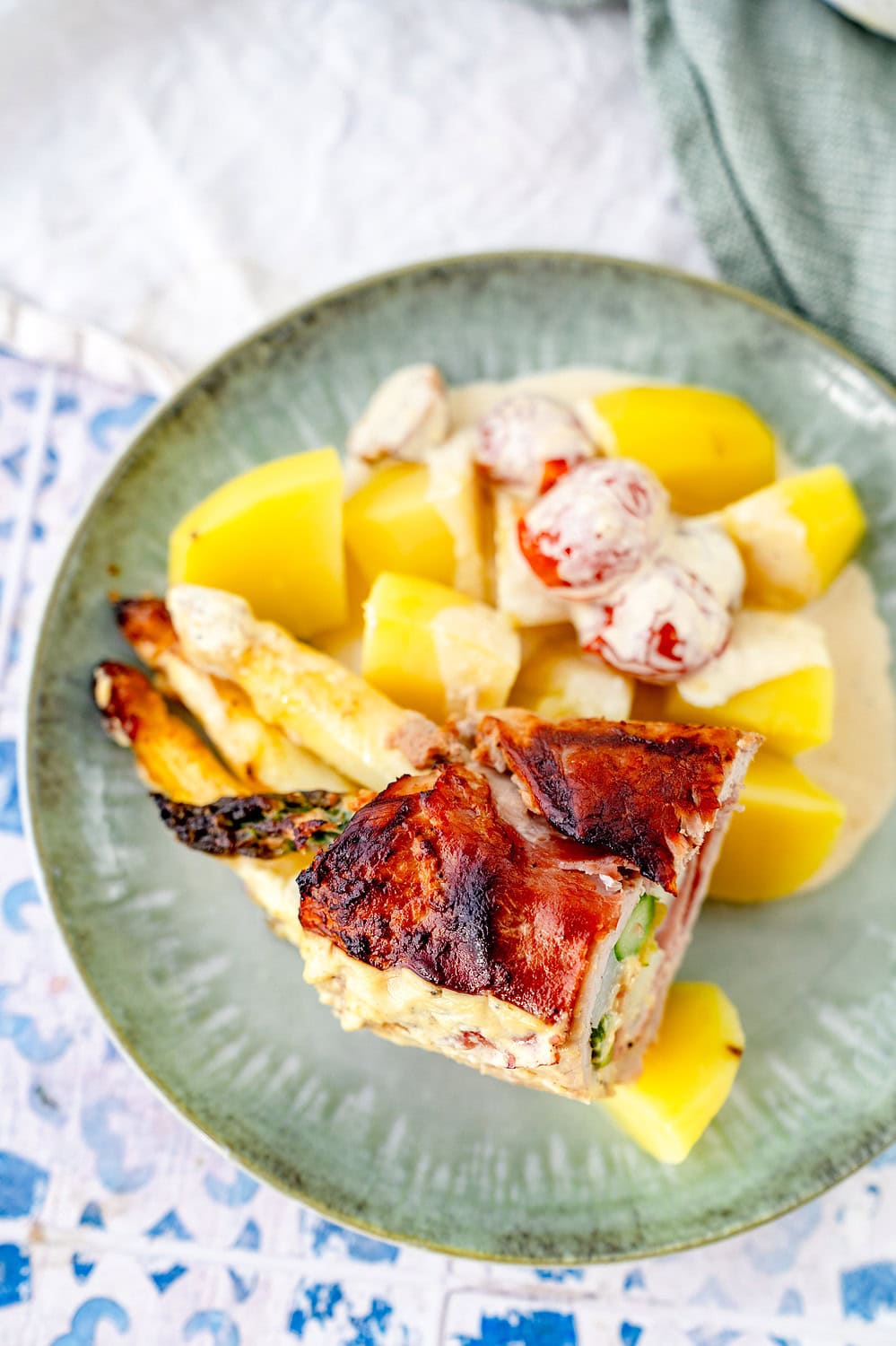 Überbackene Spargel-Schnitzelröllchen