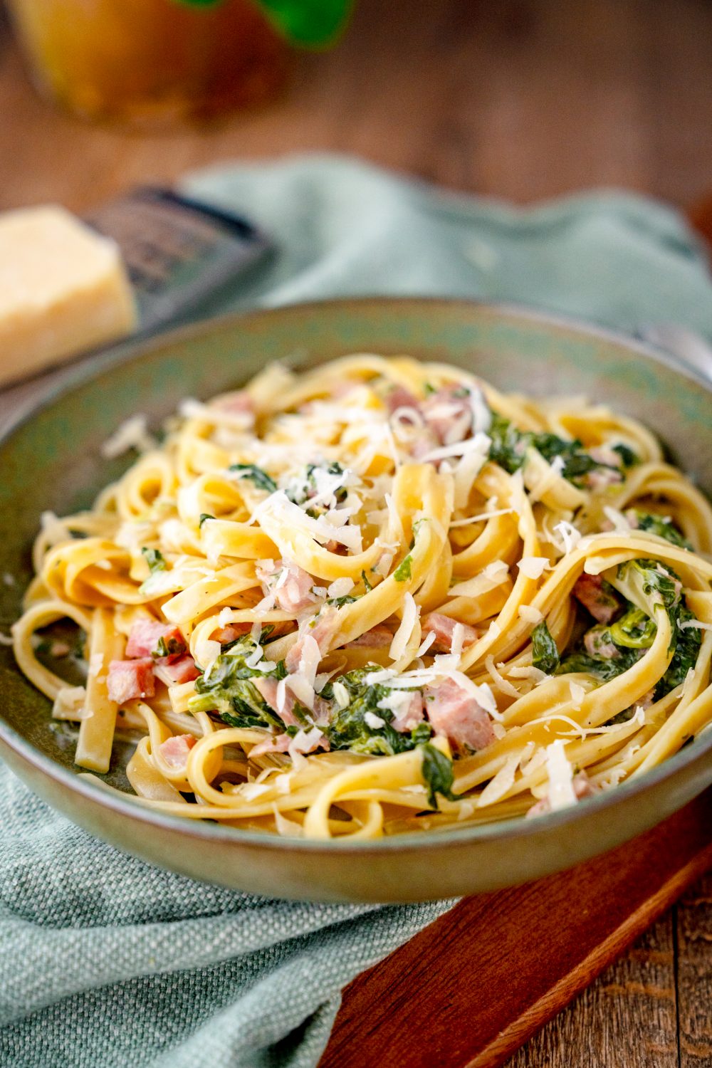 Spinat-Käse-Sauce mit Schinken