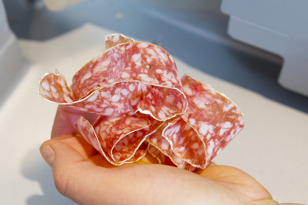 Perfekt geschnittene Aoste Ringsalami