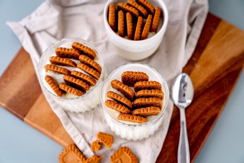 Köstliche Kekse im Glas mit Joghurt, perfekt für Desserts, Snacks und Kaffeepausen, lecker und einfach.