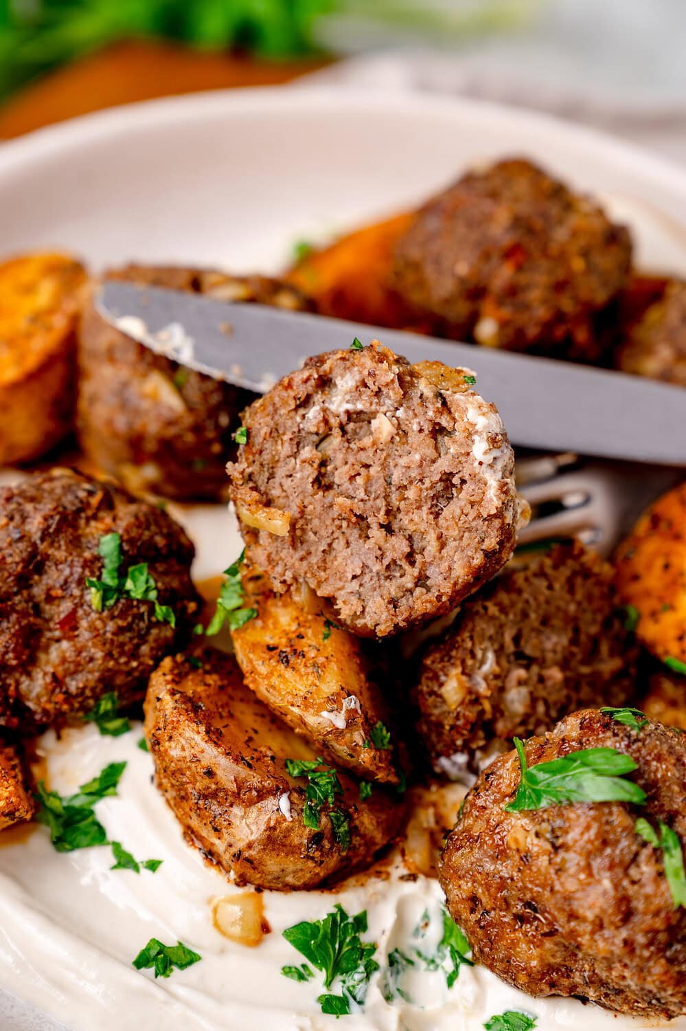 Köftefrikadellen mit Ofenkartoffeln