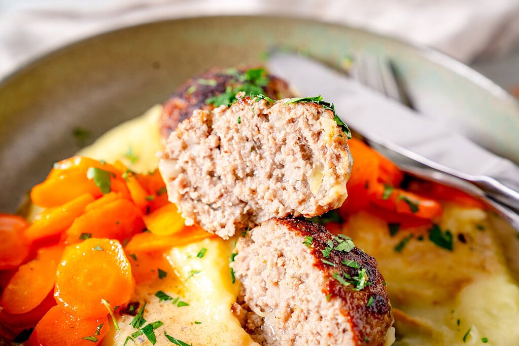 Ofenfrikadelle mit Frühlingsgemüse