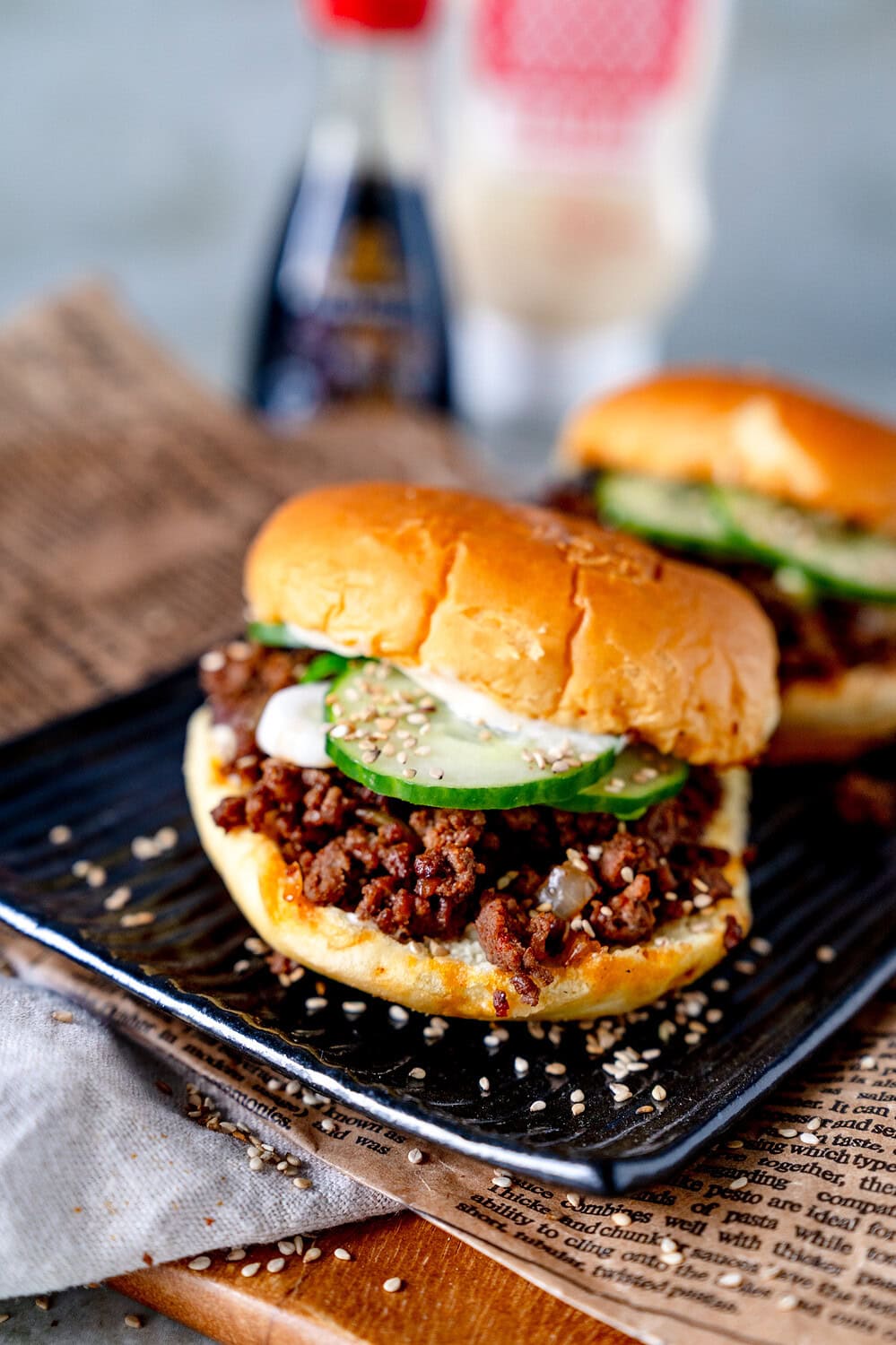 Korean Sloppy Joe Burger mit Kewpie Mayonnaise und Gurke
